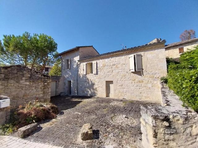 Huis te koop in CESTAYROLS 81150 Tarn Midi-Pyrénées France: Historische dorpswoning vol charme met tuin en zwembad. EXCLUSIEF BIJ BEAUX VILLAGES! Deze unieke woning met meerdere verdiepingen beschikt over 3 slaapkamers, een ruime eetkamer, een grote landelijke...