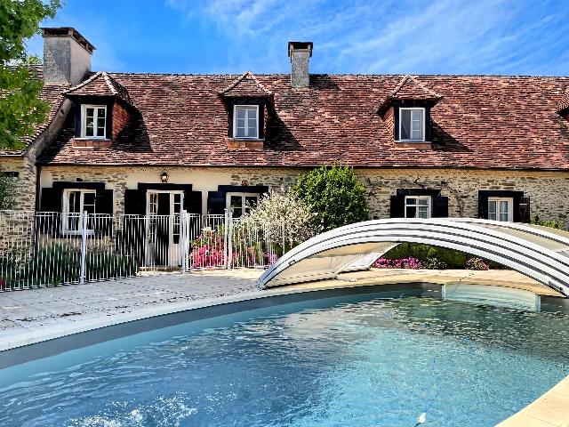 Haus&nbsp;zu verkaufen in&nbsp;SAVIGNAC-LÉDRIER 24270 Dordogne Frankreich. Wunderschönes Haus mit 3 Schlafzimmern und Pool. EXKLUSIV BEI BEAUX VILLAGES! Eingebettet in ein ruhiges Dörfchen nahe dem historischen Dorf Savignac-Lédrier bietet dieses charmante, 266 m² große...