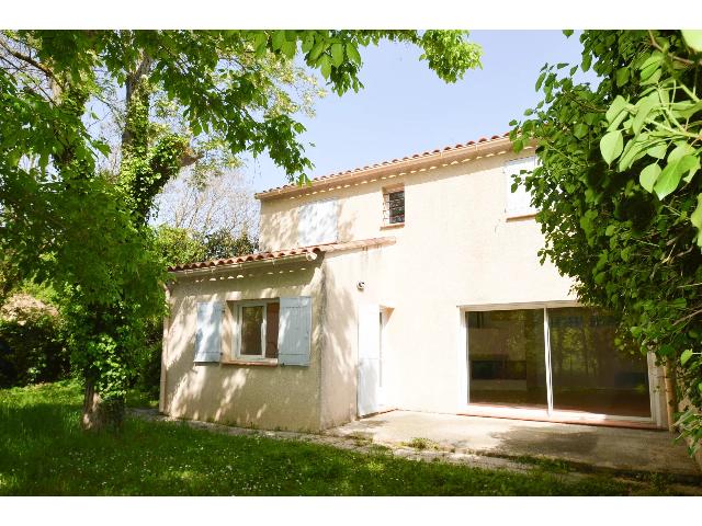 Huis te koop in AIX-EN-PROVENCE 13080 Bouches-du-Rhône Provence Alpes Côte d'Azur France: Woonhuis met een terrein van 570 m2. Indeling: 4 vertrekken, 3 slaapkamers, 2 badkamers en een woonoppervlakte van 120 m2. Elektrische verwarming....