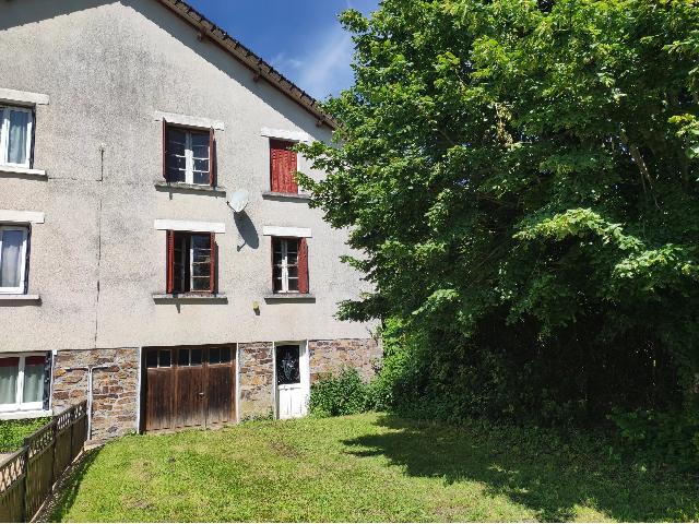 House&nbsp;for sale&nbsp;DOURNAZAC 87230 Haute-Vienne Limousin France: Village house to renovate. EXCLUSIVE TO BEAUX VILLAGES! Just 500m from the centre of the village of Dournazac, where you'll find small shops (bakery, grocery store, pharmacy..), this semi-detached hou...