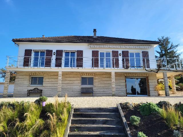 House&nbsp;for sale&nbsp;SAINT-GERMAIN 86310 Vienne Poitou-Charentes France: Four bedroom luxury property with large garden and pool, walking distance to town. EXCLUSIVE TO BEAUX VILLAGES! One of the best presented properties we have ever seen, this gem sits on the outskirts o...