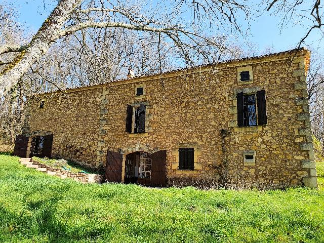 Maison &agrave; vendre &agrave;&nbsp;MONFLANQUIN 47150 Lot-et-Garonne Aquitaine France: Jolie maison en pierre avec villa palladienne. Si vous êtes à la recherche d’un havre de paix dans un cadre idyllique, ne cherchez plus. Cette propriété pleine de charme se compose d’une ancie...