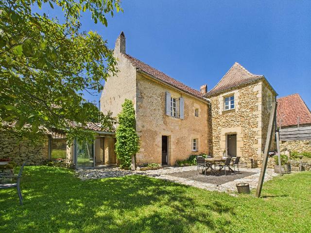 House&nbsp;for sale&nbsp;SAINT-CYPRIEN 24220 Dordogne Aquitaine France: A Characterful Collection of Stone Houses – Lifestyle and Business Opportunity. Just a short distance from the popular village of Saint-Cyprien, in the heart of the beautiful Périgord countryside, ...
