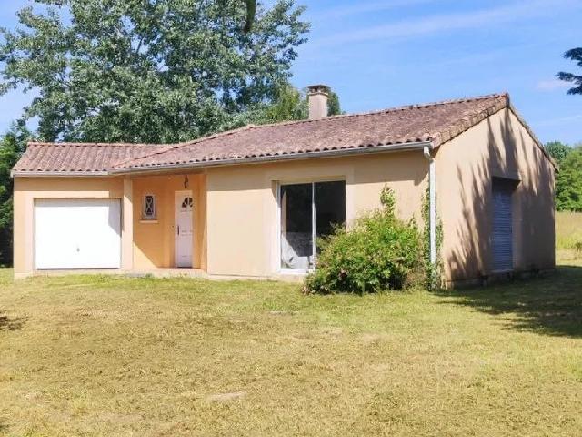 Huis te koop in MONSÉGUR 33580 Gironde Aquitaine France: Moderne gelijkvloerse woning in Monségur. Gebouwd in 2007, biedt deze woning comfort en veel natuurlijk licht. Op korte loopafstand van het charmante dorp Monségur en de lokale voorzieningen.<br />
<br />
Met...