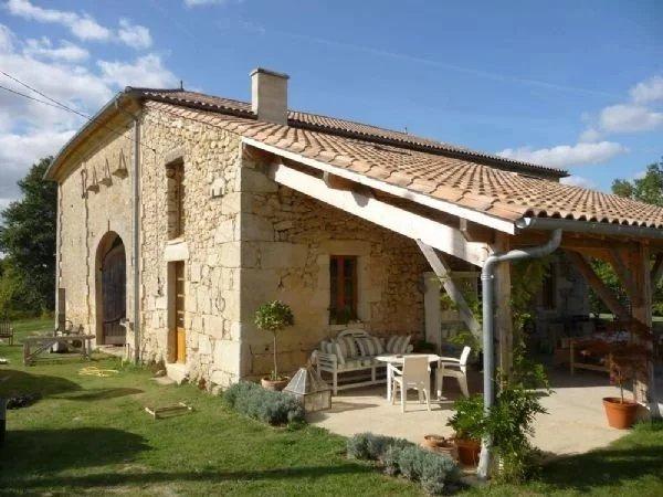 Huis te koop in RUCH 33350 Gironde Aquitaine France: Charmante, landelijke woning met een spectaculair uitzicht. Gelegen in de zacht glooiende heuvels van Entre-deux-Mers – een van de meest gevierde wijngaarden van de regio – biedt deze woning een i...