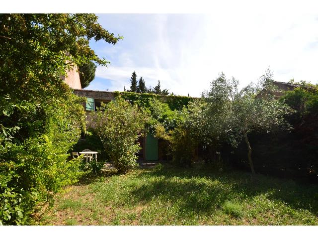 Appartement te koop in LES MILLES 13290 Bouches-du-Rhône Provence Alpes Côte d'Azur France: Appartement met tuin. Indeling: 3 vertrekken, 2 slaapkamers, 1 badkamer en een woonoppervlakte van 59 m2. Elektrische verwarming....
