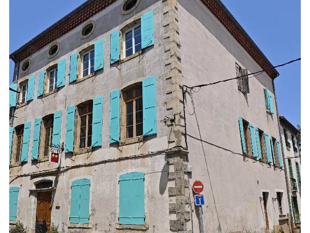 House&nbsp;for sale&nbsp;QUILLAN 11500 Aude Languedoc Roussillon France: Stunning town house with revenue potential. This beautiful character maison de maître style building has been sympathetically restored and arranged as 3 spacious apartments giving the possibility to ...