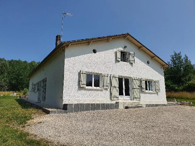 Huis te koop in SAINTE-FOY-LA-GRANDE 33220 Gironde Aquitaine France: Woning met 4 slaapkamers en zwembad in een idyllische, beschutte omgeving. EXCLUSIEF BIJ BEAUX VILLAGES! Deze mooie woning, gelegen op een verhoogde positie midden op eigen terrein, is rustig en priv...