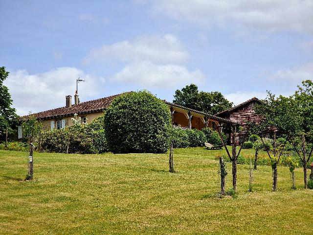 Guesthouses-Bed-&-Breakfast&nbsp;for sale&nbsp;LAUZUN 47410 Lot-et-Garonne Aquitaine France: Elegant Country Estate with Guest House and Guest Annexe in Tranquil Setting. Set amidst 2.1 hectares of peaceful countryside near Lauzun, this impressive property offers generous accommodation across...