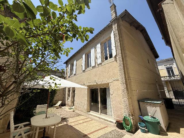 Huis te koop in SAINTE-FOY-LA-GRANDE 33220 Gironde Aquitaine France: Woonhuis met een terrein van 186 m2. Indeling: 6 vertrekken, 4 slaapkamers, 2 badkamers en een woonoppervlakte van 156 m2....