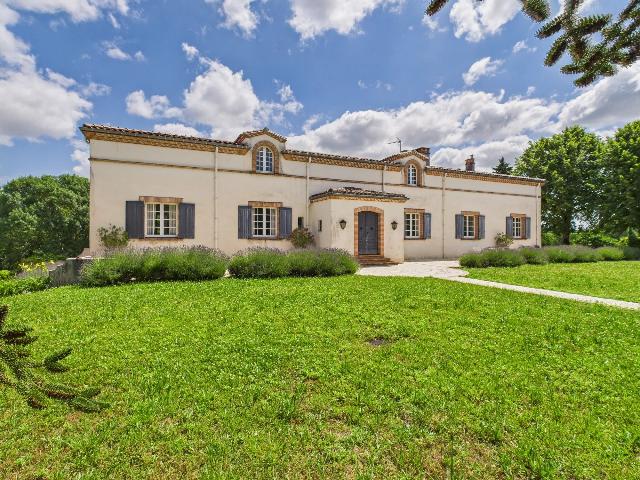 Gîtes/Chambres d'hôtes te koop in ALBI 81000 Tarn Midi-Pyrénées France: Charmant landgoed nabij Albi met landhuis, gastenverblijf en renovatieprojecten. Dit uitzonderlijke landgoed ligt op korte rijafstand van het historische stadje Albi en biedt een zeldzame combinatie v...