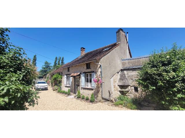 Huis te koop in TILLY 36310 Indre Centre France: Prachtige vrijstaande woning met schuur in een rustig gehucht. EXCLUSIEF BIJ BEAUX VILLAGES! Wij zijn verheugd deze prachtige vrijstaande woning in een rustig gehucht te mogen aanbieden.<br />
<br />
De woning ...