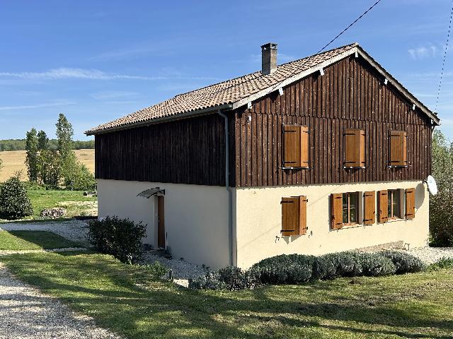 Haus zu verkaufen in SEYCHES 47350 Lot-et-Garonne Frankreich. Haus mit einem Grundstück von 12977 qm. Anordnung: 7 Räume, 4 Schlafzimmer, 3 Badezimmer und eine Wohnfläche von 175 qm. Heizung auf Elektrizität....