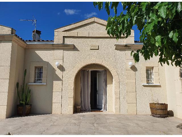 House for sale DURAS 47120 Lot-et-Garonne Aquitaine France: Pretty property close to Duras. A long private driveway leads to this beautiful single-level property, set in an elevated position at the heart of its own land. Built in 1996, it offers spacious, ligh...