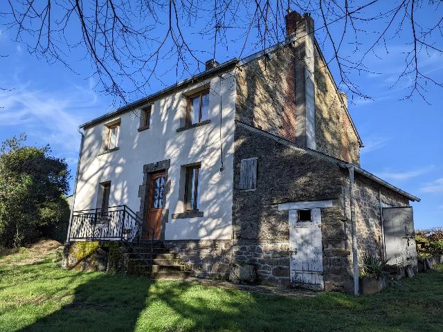 Haus zu verkaufen in AZERABLES 23160 Creuse Frankreich. Charmantes, renoviertes Einfamilienhaus mit 3 Schlafzimmern und Naturteich. Dieses reizende, renovierte Anwesen befindet sich in einem kleinen Weiler in der Nähe von La Souterraine. Obwohl noch einig...