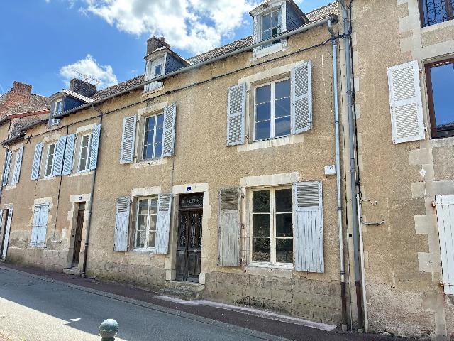 House&nbsp;for sale&nbsp;MONTMORILLON 86500 Vienne Poitou-Charentes France: Townhouse to renovate in the heart of Montmorillon. Standing proud, in a quiet street close the market place is this attractive townhouse with a courtyard and outbuildings to renovate (subject to nece...