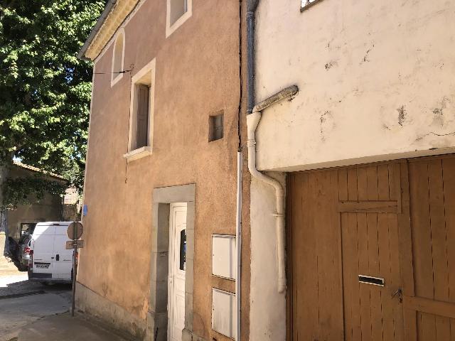 Huis te koop in CARCASSONNE 11000 Aude Languedoc Roussillon France: Oproep aan alle verbouwers! Ruime gezinswoning die toe is aan een opknapbeurt. Gelegen tussen de smalle straatjes van Montlegun, vindt u deze ruime woning. Deze woning heeft een complete renovatie nod...