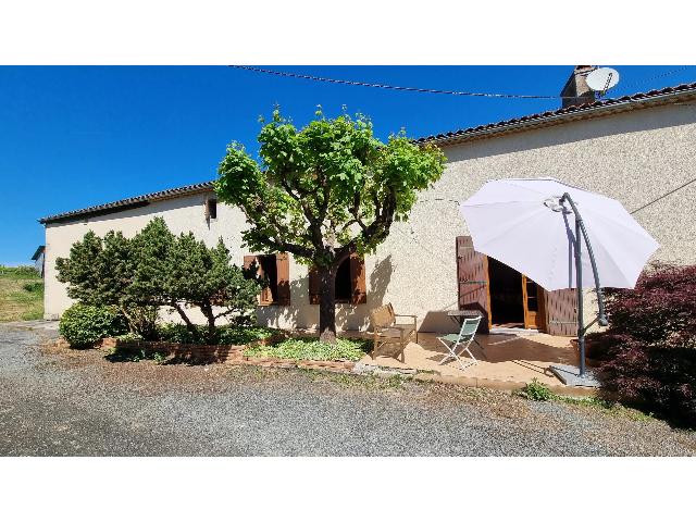 Huis te koop in MONSÉGUR 33580 Gironde Aquitaine France: Idyllisch Frans landgoed met stenen huis, schuren en 4,8 hectare. EXCLUSIEF BIJ BEAUX VILLAGES! Gelegen op het rustige platteland tussen de levendige marktstadjes Monségur en La Réole, biedt deze st...