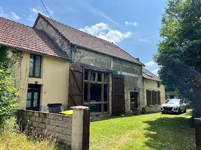 Huis te koop in SAINT-SÉBASTIEN 23160 Creuse Limousin France: Charmante omgebouwde schuur met 3 slaapkamers PLUS een extra klein huisje. EXCLUSIEF BIJ BEAUX VILLAGES! Welkom in dit charmante en prachtig gerenoveerde stenen huis, een perfecte mix van rustieke cha...