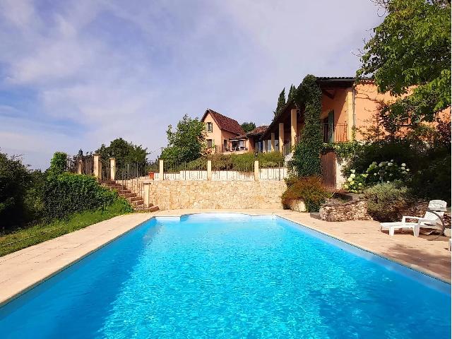 Haus zu verkaufen in MONPAZIER 24540 Dordogne Frankreich. Charmantes, geräumiges Dorfhaus mit Pool und Panoramablick, nur wenige Gehminuten von Monpazier entfernt. EXKLUSIV BEI BEAUX VILLAGES! Wir freuen uns, Ihnen dieses attraktive und großzügig geschnit...