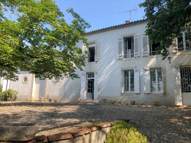 Huis te koop in CAILHAU 11000 Aude Languedoc Roussillon France: Ruime gezinswoning met indrukwekkend uitzicht op de Pyreneeën. Gelegen in een populair dorp, treft u deze ruime gezinswoning aan, die gerenoveerd dient te worden (mits de benodigde vergunningen aanwe...