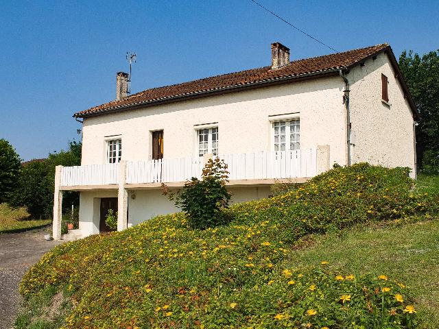 House&nbsp;for sale&nbsp;CASTILLONNÈS 47330 Lot-et-Garonne Aquitaine France: Well-Located Property Near Bastide Town. Positioned just outside of a cute bastide town with all essential services, this versatile property is well-suited for family living or rental opportunities.<br />
...