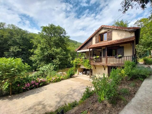 Huis te koop in SAINT-MARTIN-LAGUÉPIE 81170 Tarn Midi-Pyrénées France: Romantische woning met 2 slaapkamers aan de rivier. EXCLUSIEF BIJ BEAUX VILLAGES! Deze woning met 2 slaapkamers aan de rivier is een groen paradijs. Dankzij de open indeling kunt u optimaal genieten v...