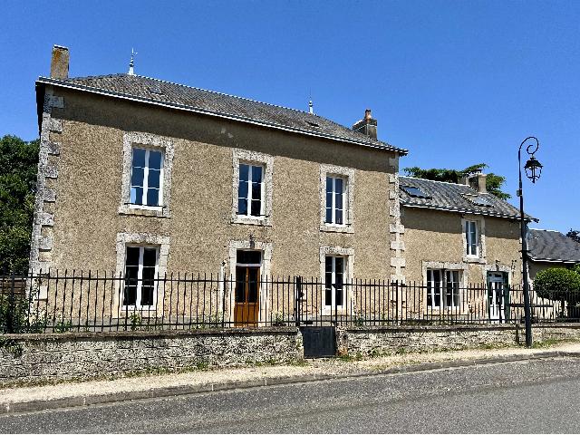 Huis te koop in LE VIGEANT 86150 Vienne Poitou-Charentes Frankrijk: Attraktives Dorfhaus im Herzen von Le Vigeant. In einer ruhigen und malerischen Ecke von Le Vigeant gelegen, vereint dieses ansprechende, 158 m² große Dorfhaus auf drei gut geplanten Ebenen Platz, C...