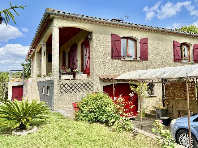 Huis te koop in LIMOUX 11300 Aude Languedoc Roussillon France: Pomas - Charmante villa met 3 slaapkamers en prachtig uitzicht in gewild dorp. In het populaire dorp Pomas, gelegen op een verhoogde positie in een rustige straat, biedt deze aantrekkelijke gelijkvloe...