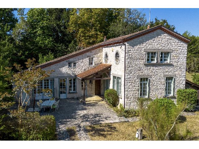 Huis te koop in CAHORS 46000 Lot Midi-Pyrénées France: Absolute rust! Stenen perceel met 4 slaapkamers, 14 hectare grond en een grote schuur. EXCLUSIEF BIJ BEAUX VILLAGES! Vlakbij Cahors, verscholen in een vredige, groene vallei in de Quercy Blanc, vindt ...