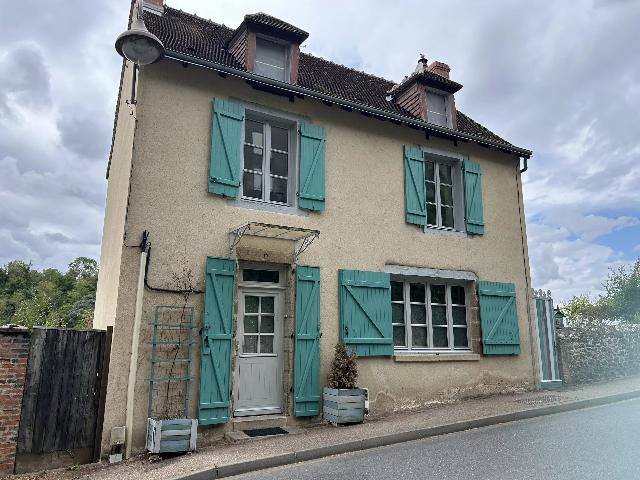 Huis te koop in SAINT-BENOÎT-DU-SAULT 36170 Indre Centre France: Mooie vrijstaande woning met een prachtig uitzicht. Een mooie vrijstaande woning met 3 slaapkamers, met uitzicht op de rivier de Portefeuille, hoog gelegen in het middeleeuwse dorp Saint Benoit du Sau...