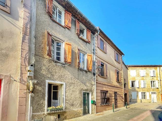 Huis te koop in LIMOUX 11300 Aude Languedoc Roussillon France: Limoux Centre - Charmant historisch huis. Verscholen in een rustig achterstraatje in het hart van het marktstadje Limoux, bruist dit historische huis van 110 m² van karakter, licht en authentieke Fra...