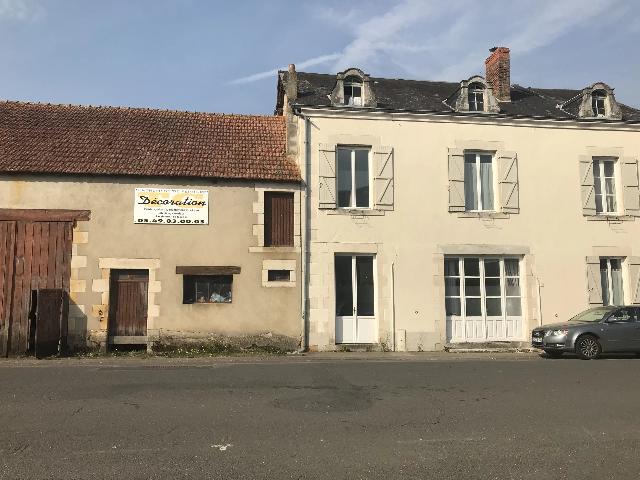 Haus zu verkaufen in COULONGES-LES-HÉROLLES 86290 Vienne Frankreich. Großes Einfamilienhaus in Marktdorflage. Gelegen in Coulonges-Les-Hérolles, mit den monatlichen Märkten direkt vor der Haustür, besticht dieses Haus im Maison-de-Maitre-Stil durch viel Charme und ...
