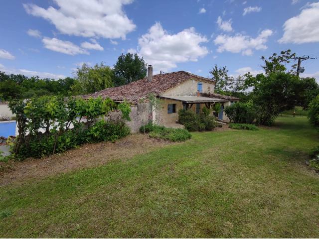 Huis te koop in&nbsp;ISSIGEAC 24560 Dordogne Aquitaine Frankrijk: Elegante woning met zwembad, gastenverblijf en weids uitzicht. Gelegen in het glooiende landschap nabij Issigeac, combineert deze aantrekkelijke woning de charme van traditionele architectuur met mode...