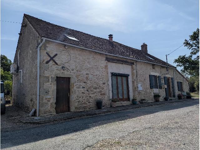 Huis te koop in BRIGUEIL-LE-CHANTRE 86290 Vienne Poitou-Charentes France: Heerlijke karaktervolle woning met zwembad in de Vienne. EXCLUSIEF BIJ BEAUX VILLAGES! Een werkelijk heerlijke familiewoning met zwembad, gelegen in een vriendelijk gehucht in de prachtige Vienne.<br />
<br />
...