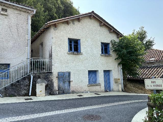 Huis te koop in TOUFFAILLES 82190 Tarn-et-Garonne Midi-Pyrénées France: In het hart van het dorp. EXCLUSIEF BIJ BEAUX VILLAGES! Volledig te renoveren naar uw eigen smaak (onder voorbehoud van de benodigde vergunningen).<br />
<br />
Op 2 verdiepingen, een kamer van 22 m² op de beg...