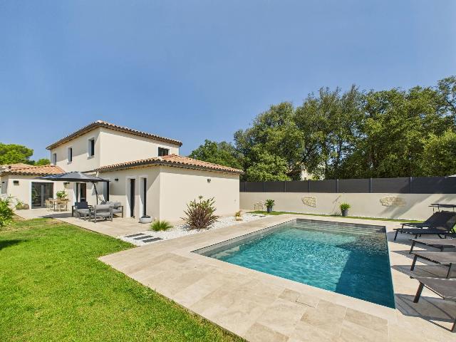 Huis te koop in ÉGUILLES 13510 Bouches-du-Rhône Provence Alpes Côte d'Azur France: Uitzonderlijke eigentijdse Bastide. Prachtige eigentijdse Bastide – 190 m² (gebouwd in 2022)<br />
<br />
Gelegen in een rustige en zeer gewilde omgeving, belichaamt deze magnifieke eigentijdse bastide van 1...