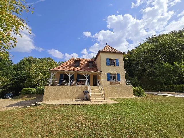 Huis te koop in EYMET 24500 Dordogne Aquitaine France: Een fantastische gezinswoning met grond, zwembad en privacy nabij Eymet. EXCLUSIEF BIJ BEAUX VILLAGES! Op iets meer dan een kilometer van het zeer gewilde bastidestadje Eymet combineert deze schittere...