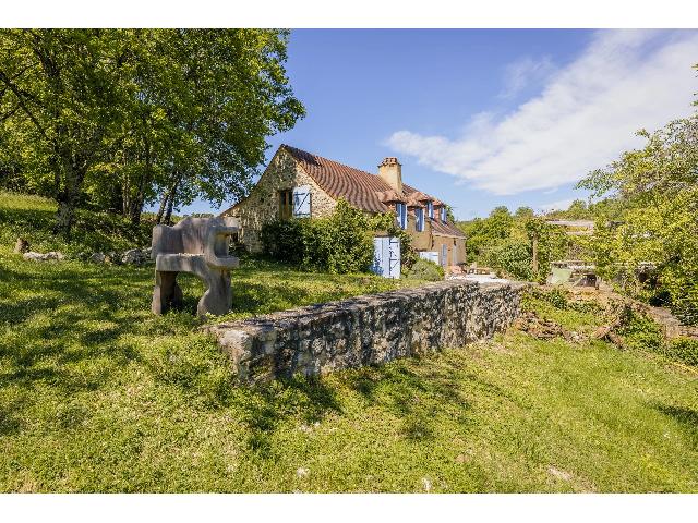 Huis te koop in SAINT-POMPON 24170 Dordogne Aquitaine France: Charmant stenen huisje in de Périgord met zwembad en uitzicht op het platteland - Saint-Pompon, Dordogne. Gelegen in het hart van de Dordogne, combineert dit charmante stenen huisje in de Périgord i...