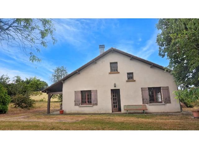 Huis te koop in SAINT AULAYE-PUYMANGOU 24410 Dordogne Aquitaine France: Te renoveren woning - 108 m² woonoppervlakte - 4 slaapkamers. Wijk Saint-Aulaye, woning van 108 m² te renoveren (onder voorbehoud van benodigde vergunningen).<br />
<br />
De begane grond bestaat uit een hal,...