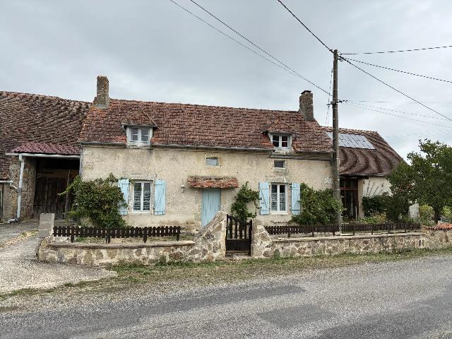Huis te koop in LA TRIMOUILLE 86290 Vienne Poitou-Charentes France: Karakteristiek huis, plus gastenverblijf met 3 slaapkamers en zwembad! Een fantastische kans om je eigen 
