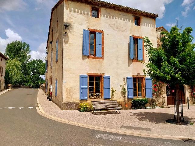 Appartement te koop in CORDES-SUR-CIEL 81170 Tarn Midi-Pyrénées France: Appartement met 2 slaapkamers - Woning of huurmogelijkheid. EXCLUSIEF BIJ BEAUX VILLAGES! Dit is een geweldige kans om een ​​volledig gemeubileerde woning met 2 slaapkamers te kopen, of een geweld...