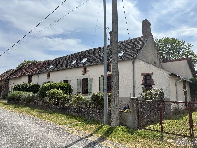 Huis te koop in LUSSAC-LES-ÉGLISES 87360 Haute-Vienne Limousin France: Gerenoveerde traditionele woning op het platteland met 3000 m². EXCLUSIEF BIJ BEAUX VILLAGES! Dit is een prachtige, karaktervolle woning, gelegen in een rustig gehucht, vlakbij Lussac les Eglises en ...