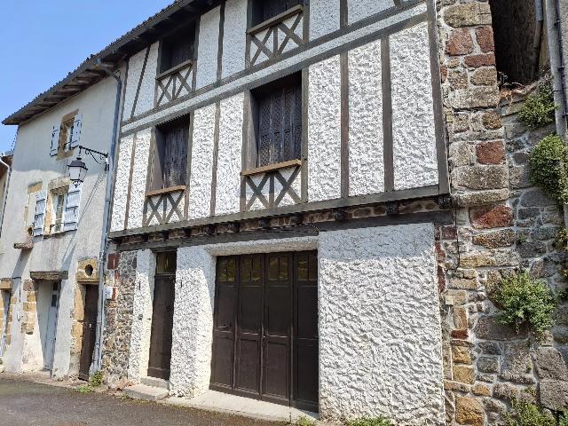 Maison &agrave; vendre &agrave;&nbsp;AVAILLES-LIMOUZINE 86460 Vienne Poitou-Charentes France: Propriété médiévale modernisée de 3 étages dans un village surplombant la Vienne. Dans l'enceinte des anciens remparts d'Availles Limouzine, à quelques pas de l'ancienne porte d'accès à la ri...