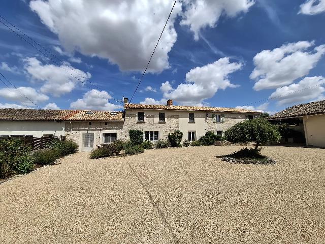 Guesthouses-Bed-&-Breakfast&nbsp;for sale&nbsp;CHAUNAY 86510 Vienne Poitou-Charentes France: Bright, Well-Presented House with Guest Accommodation in Charming Rural Village. This extremely attractive property is located in a very quiet hamlet, between various popular market towns and is just ...