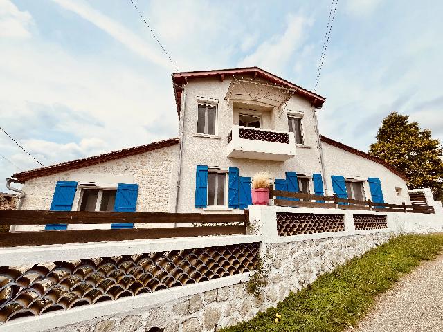 House&nbsp;for sale&nbsp;SOUMENSAC 47120 Lot-et-Garonne Aquitaine France: Charming Country Home with Pool between Duras and Eymet. Set in a peaceful location just 10 minutes from Eymet and 15 minutes from Duras, this attractive family home combines space, character and exce...