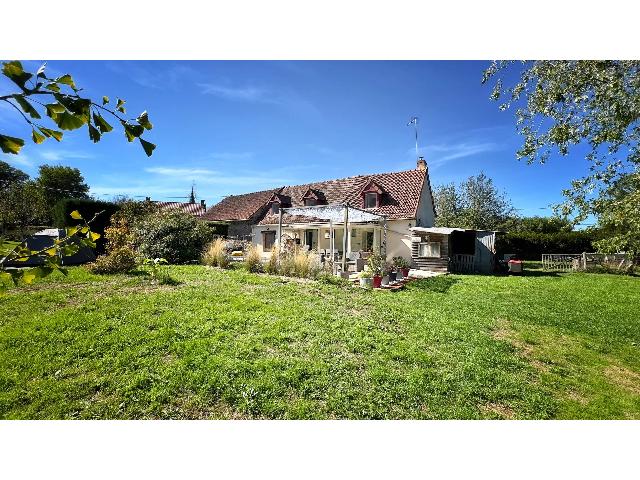 Huis te koop in SAINT-LOUP 23130 Creuse Limousin France: Charmante woning met schuur, zwembad en volgroeide tuin. Gelegen in een klein gehucht vlakbij het rustige dorpje Saint-Loup, biedt deze heerlijke woning van 107 m² de perfecte mix van comfort en mode...