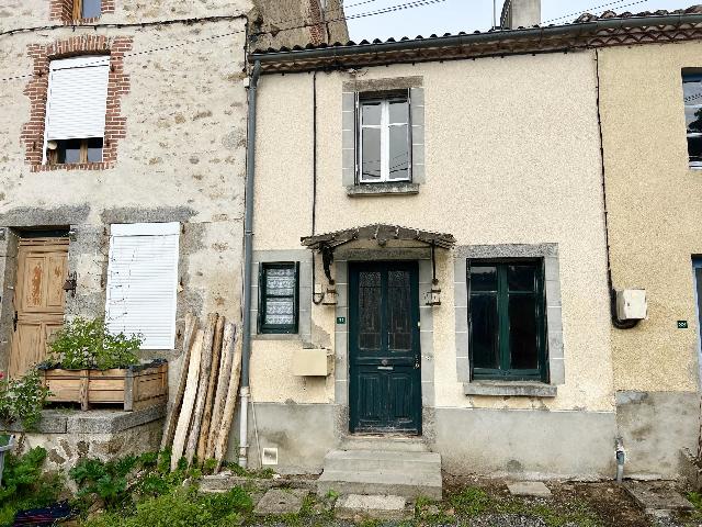 Haus&nbsp;zu verkaufen in&nbsp;BELLAC 87300 Haute-Vienne Frankreich. Reihenhaus mit einem oder zwei Schlafzimmern und Garten. EXKLUSIV BEI BEAUX VILLAGES! Dieses Reihenhaus befindet sich in einem kleinen, ruhigen Weiler in der Nähe von Einkaufsmöglichkeiten. Es erstr...