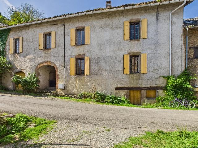 Huis te koop in MIRANDOL-BOURGNOUNAC 81190 Tarn Midi-Pyrénées France: Mirandol-Bourgnounac – Charmant stenen huis vlakbij de rivier de Viaur. EXCLUSIEF BIJ BEAUX VILLAGES! Gelegen in een rustig dorp vlakbij Mirandol-Bourgnounac en op slechts een paar meter van de rivi...