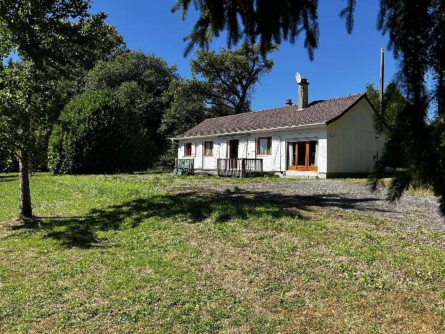 Haus&nbsp;zu verkaufen in&nbsp;FOLLES 87250 Haute-Vienne Frankreich. Einstöckiges, freistehendes Haus in großzügigem Garten mit Blick in die Landschaft. EXKLUSIV BEI BEAUX VILLAGES! Dieses renovierte, einstöckige Haus befindet sich in erhöhter Lage mit herrlicher ...